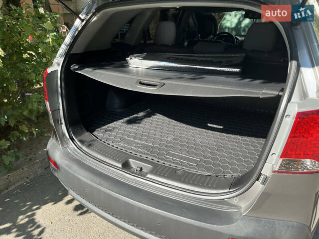 Серый Киа Соренто, объемом двигателя 2.36 л и пробегом 140 тыс. км за 9200 $, фото 4 на Automoto.ua