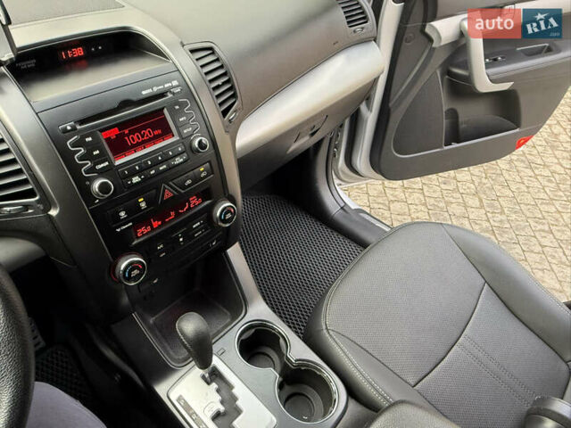 Серый Киа Соренто, объемом двигателя 2.2 л и пробегом 225 тыс. км за 12950 $, фото 39 на Automoto.ua