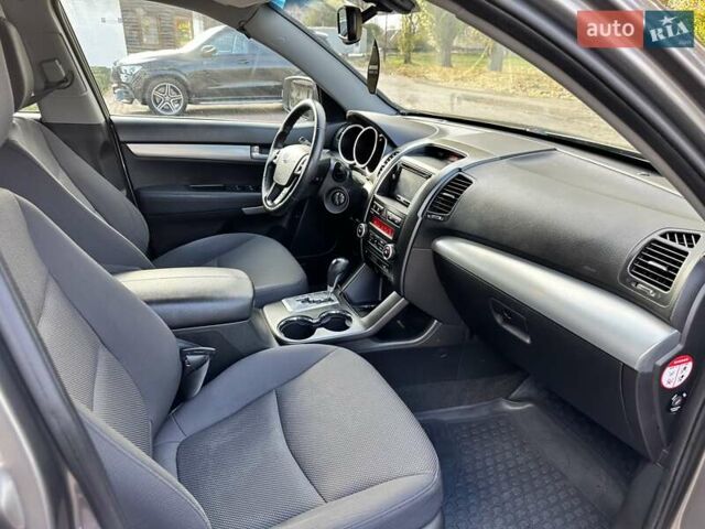 Серый Киа Соренто, объемом двигателя 2.2 л и пробегом 270 тыс. км за 13200 $, фото 20 на Automoto.ua