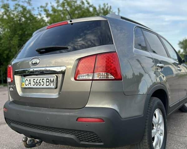 Серый Киа Соренто, объемом двигателя 2.4 л и пробегом 260 тыс. км за 12200 $, фото 25 на Automoto.ua