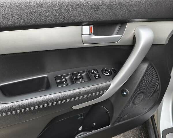 Серый Киа Соренто, объемом двигателя 2.4 л и пробегом 137 тыс. км за 11999 $, фото 30 на Automoto.ua