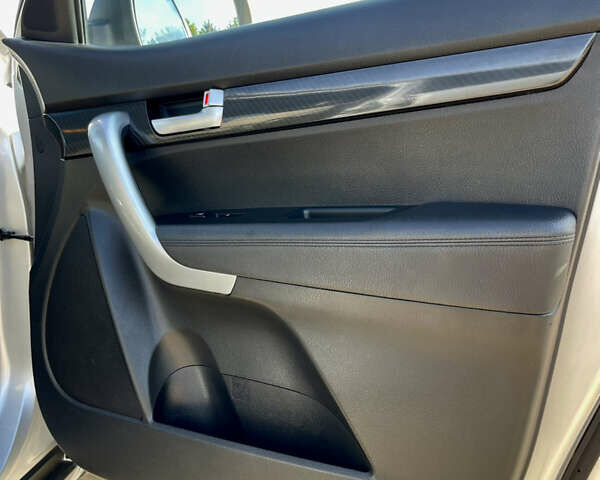 Серый Киа Соренто, объемом двигателя 2.2 л и пробегом 267 тыс. км за 12299 $, фото 16 на Automoto.ua