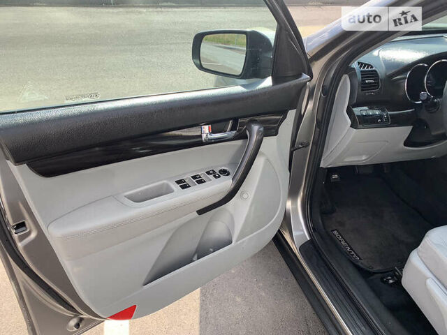 Сірий Кіа Соренто, об'ємом двигуна 2.4 л та пробігом 310 тис. км за 10900 $, фото 7 на Automoto.ua