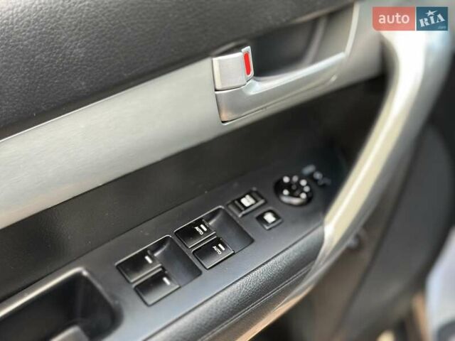 Серый Киа Соренто, объемом двигателя 2.2 л и пробегом 270 тыс. км за 13200 $, фото 12 на Automoto.ua