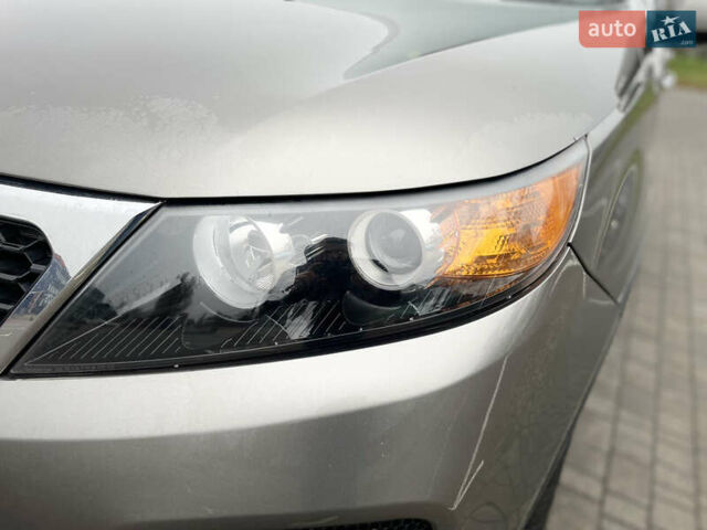 Серый Киа Соренто, объемом двигателя 2.4 л и пробегом 312 тыс. км за 9999 $, фото 11 на Automoto.ua