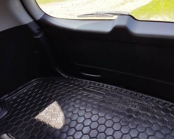 Серый Киа Соренто, объемом двигателя 2.2 л и пробегом 230 тыс. км за 13499 $, фото 19 на Automoto.ua