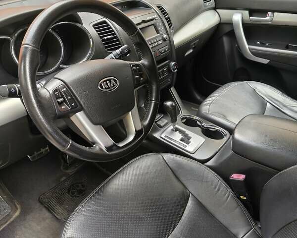 Серый Киа Соренто, объемом двигателя 2.4 л и пробегом 137 тыс. км за 11999 $, фото 31 на Automoto.ua