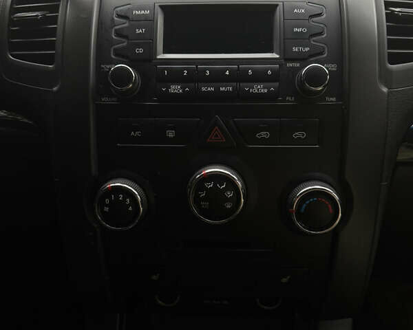 Серый Киа Соренто, объемом двигателя 2.36 л и пробегом 205 тыс. км за 9900 $, фото 5 на Automoto.ua