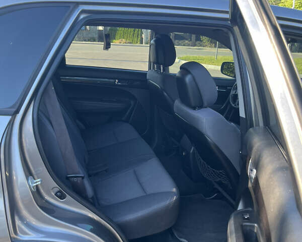 Серый Киа Соренто, объемом двигателя 2.36 л и пробегом 311 тыс. км за 9900 $, фото 13 на Automoto.ua