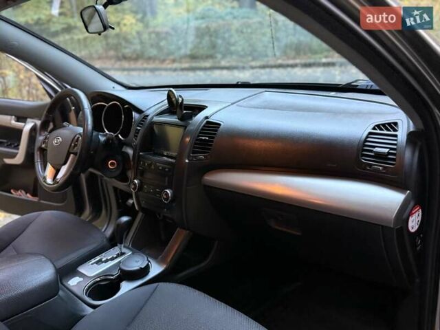 Серый Киа Соренто, объемом двигателя 2.2 л и пробегом 280 тыс. км за 12300 $, фото 52 на Automoto.ua