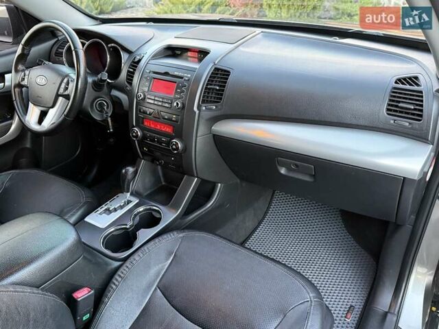 Сірий Кіа Соренто, об'ємом двигуна 2.36 л та пробігом 240 тис. км за 11800 $, фото 55 на Automoto.ua
