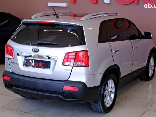 Сірий Кіа Соренто, об'ємом двигуна 2 л та пробігом 243 тис. км за 11900 $, фото 4 на Automoto.ua