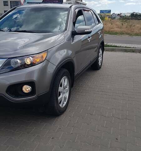 Серый Киа Соренто, объемом двигателя 2.36 л и пробегом 225 тыс. км за 9500 $, фото 14 на Automoto.ua