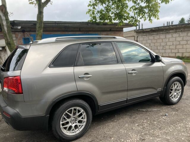 Серый Киа Соренто, объемом двигателя 2.4 л и пробегом 240 тыс. км за 9500 $, фото 5 на Automoto.ua