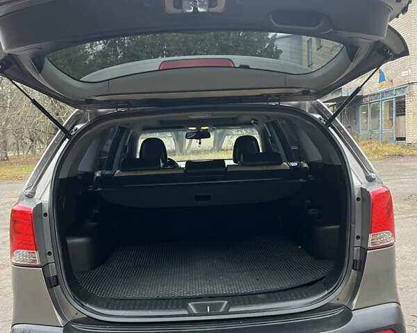 Серый Киа Соренто, объемом двигателя 2.2 л и пробегом 193 тыс. км за 12850 $, фото 16 на Automoto.ua