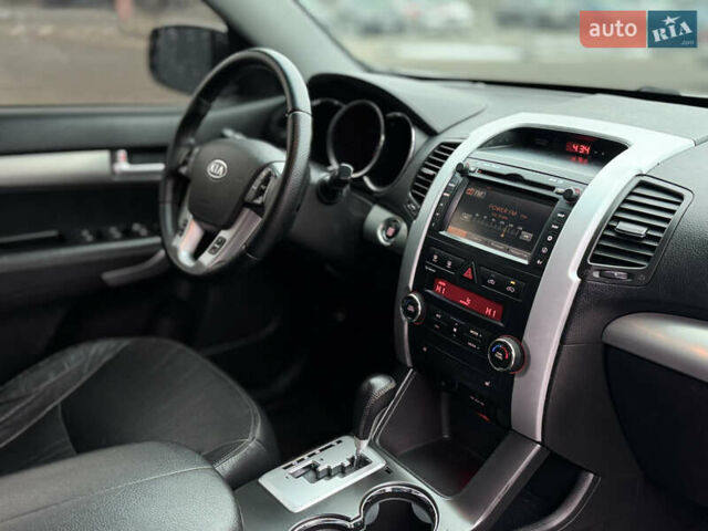Серый Киа Соренто, объемом двигателя 2.2 л и пробегом 194 тыс. км за 12900 $, фото 17 на Automoto.ua