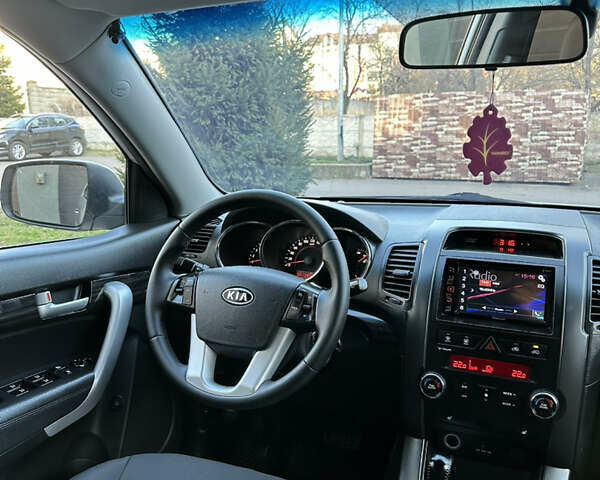 Серый Киа Соренто, объемом двигателя 2.2 л и пробегом 240 тыс. км за 12950 $, фото 12 на Automoto.ua