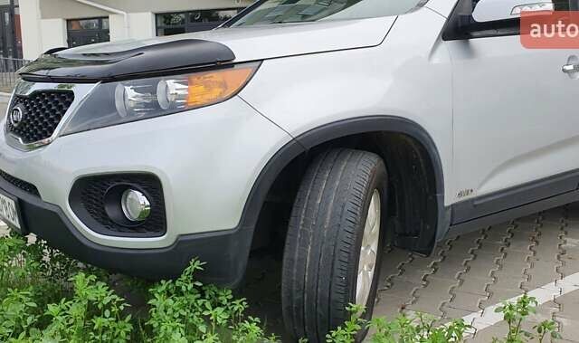 Серый Киа Соренто, объемом двигателя 2.36 л и пробегом 218 тыс. км за 12900 $, фото 10 на Automoto.ua