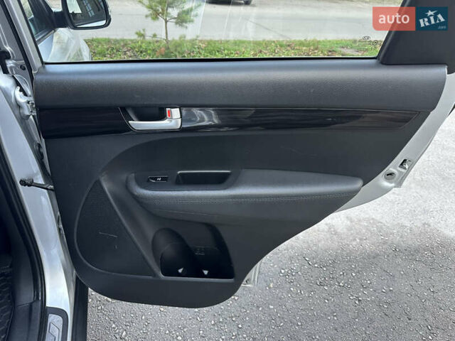Серый Киа Соренто, объемом двигателя 2.2 л и пробегом 240 тыс. км за 12950 $, фото 28 на Automoto.ua