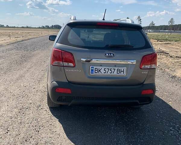 Серый Киа Соренто, объемом двигателя 2.2 л и пробегом 292 тыс. км за 13000 $, фото 3 на Automoto.ua