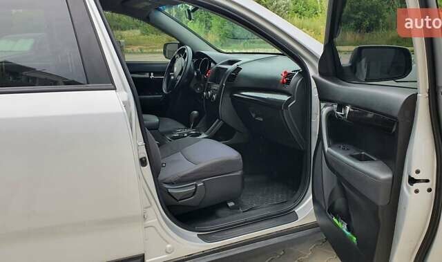 Серый Киа Соренто, объемом двигателя 2.36 л и пробегом 218 тыс. км за 12900 $, фото 19 на Automoto.ua