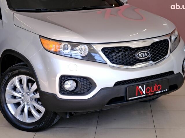 Сірий Кіа Соренто, об'ємом двигуна 2 л та пробігом 243 тис. км за 11900 $, фото 2 на Automoto.ua