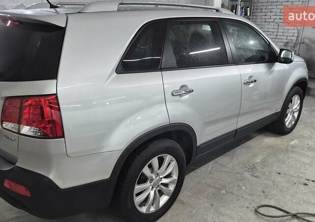 Сірий Кіа Соренто, об'ємом двигуна 2.2 л та пробігом 225 тис. км за 13450 $, фото 16 на Automoto.ua