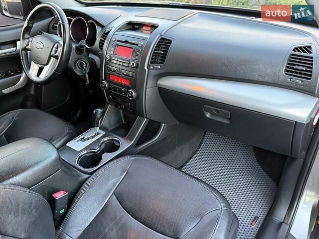 Сірий Кіа Соренто, об'ємом двигуна 2.36 л та пробігом 240 тис. км за 11800 $, фото 54 на Automoto.ua