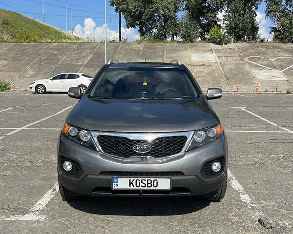 Серый Киа Соренто, объемом двигателя 2 л и пробегом 200 тыс. км за 13500 $, фото 8 на Automoto.ua