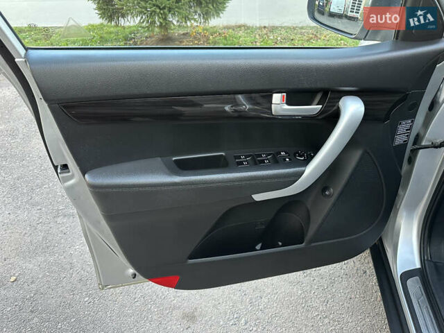 Серый Киа Соренто, объемом двигателя 2.2 л и пробегом 240 тыс. км за 12950 $, фото 9 на Automoto.ua