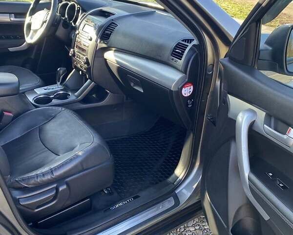 Сірий Кіа Соренто, об'ємом двигуна 2.19 л та пробігом 159 тис. км за 14990 $, фото 6 на Automoto.ua