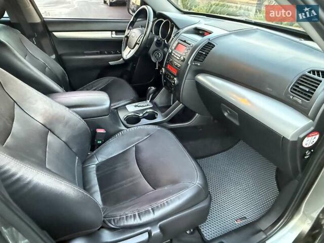 Сірий Кіа Соренто, об'ємом двигуна 2.36 л та пробігом 240 тис. км за 11800 $, фото 51 на Automoto.ua