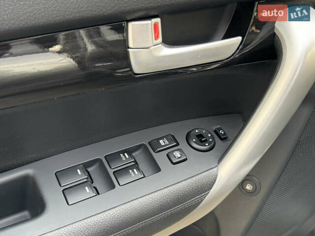 Сірий Кіа Соренто, об'ємом двигуна 2.2 л та пробігом 122 тис. км за 13999 $, фото 35 на Automoto.ua