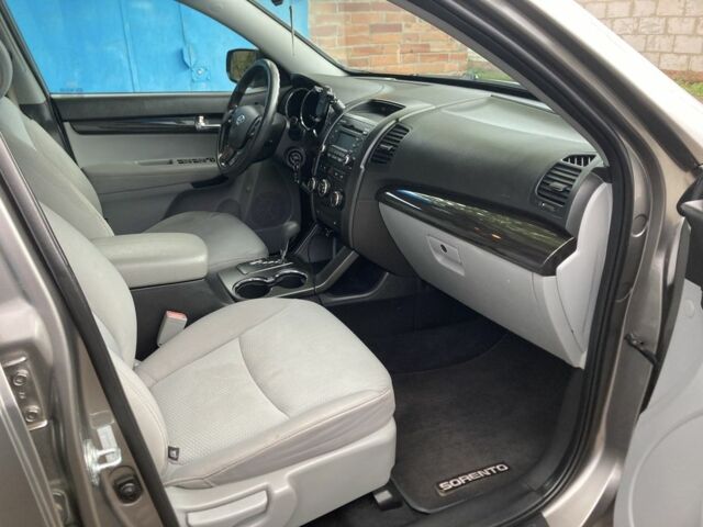 Серый Киа Соренто, объемом двигателя 2.4 л и пробегом 240 тыс. км за 9500 $, фото 10 на Automoto.ua