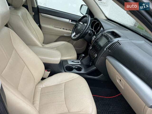 Серый Киа Соренто, объемом двигателя 2.2 л и пробегом 270 тыс. км за 13200 $, фото 21 на Automoto.ua