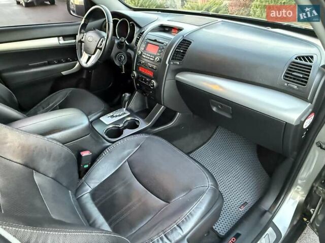 Сірий Кіа Соренто, об'ємом двигуна 2.36 л та пробігом 240 тис. км за 11800 $, фото 52 на Automoto.ua