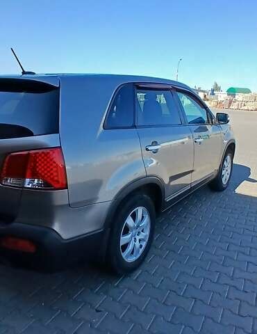 Серый Киа Соренто, объемом двигателя 2.36 л и пробегом 225 тыс. км за 9500 $, фото 5 на Automoto.ua