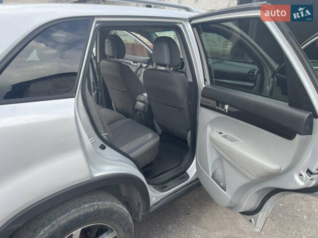 Серый Киа Соренто, объемом двигателя 2.36 л и пробегом 220 тыс. км за 10000 $, фото 2 на Automoto.ua