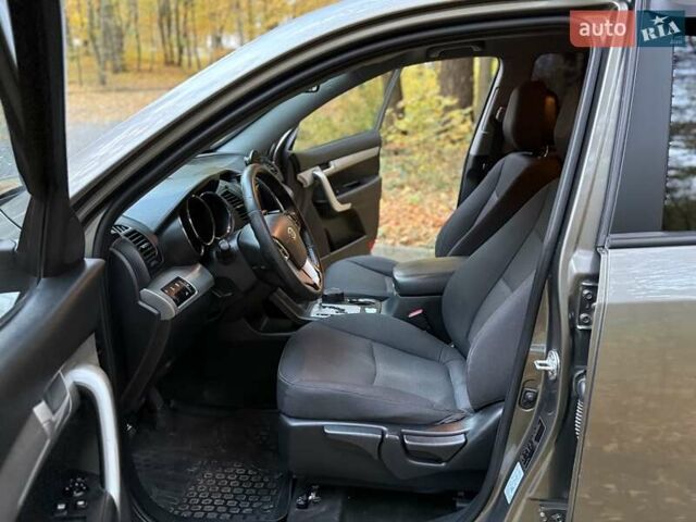 Серый Киа Соренто, объемом двигателя 2.2 л и пробегом 280 тыс. км за 12300 $, фото 48 на Automoto.ua