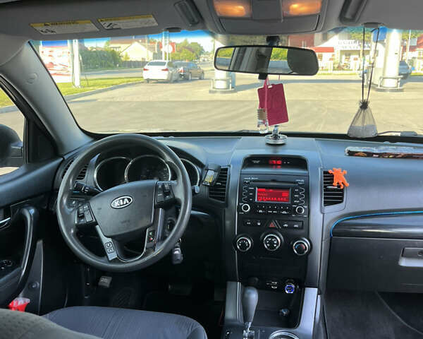 Серый Киа Соренто, объемом двигателя 2.36 л и пробегом 311 тыс. км за 9900 $, фото 14 на Automoto.ua