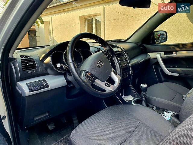 Серый Киа Соренто, объемом двигателя 2.4 л и пробегом 190 тыс. км за 9400 $, фото 3 на Automoto.ua