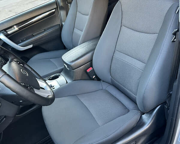 Серый Киа Соренто, объемом двигателя 2.2 л и пробегом 240 тыс. км за 12950 $, фото 11 на Automoto.ua