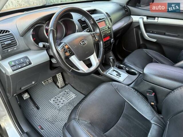 Сірий Кіа Соренто, об'ємом двигуна 2.36 л та пробігом 240 тис. км за 11800 $, фото 39 на Automoto.ua