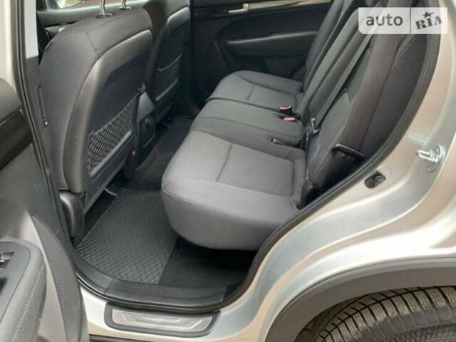 Серый Киа Соренто, объемом двигателя 2.2 л и пробегом 229 тыс. км за 13000 $, фото 10 на Automoto.ua