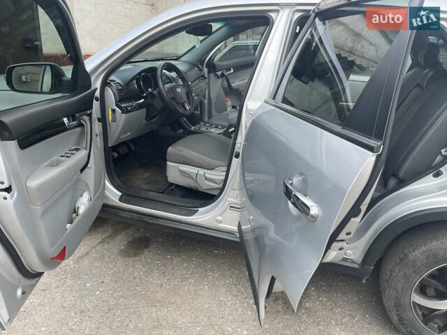 Серый Киа Соренто, объемом двигателя 2.36 л и пробегом 220 тыс. км за 10000 $, фото 3 на Automoto.ua