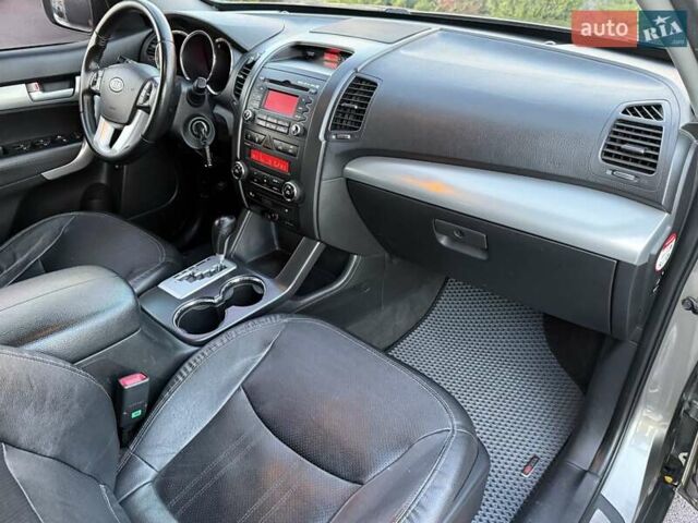 Сірий Кіа Соренто, об'ємом двигуна 2.36 л та пробігом 240 тис. км за 11800 $, фото 53 на Automoto.ua