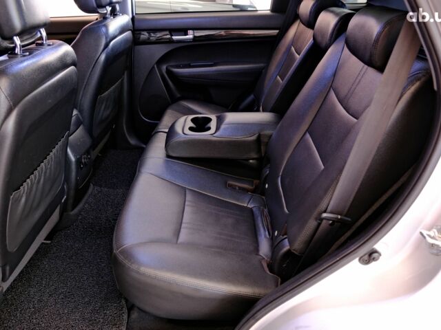 Сірий Кіа Соренто, об'ємом двигуна 2 л та пробігом 243 тис. км за 11900 $, фото 7 на Automoto.ua