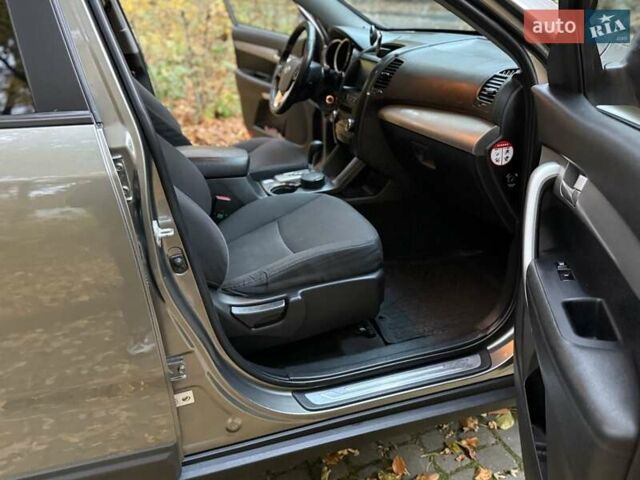 Серый Киа Соренто, объемом двигателя 2.2 л и пробегом 280 тыс. км за 12300 $, фото 58 на Automoto.ua