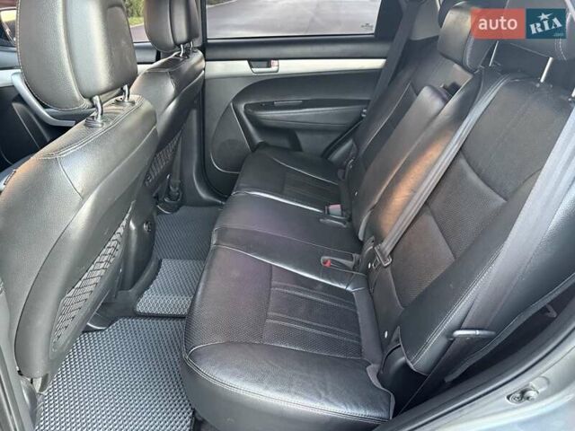 Сірий Кіа Соренто, об'ємом двигуна 2.36 л та пробігом 240 тис. км за 11800 $, фото 48 на Automoto.ua
