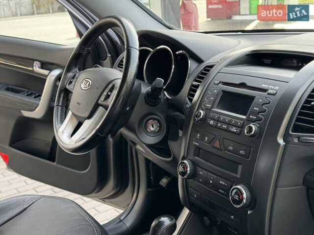 Сірий Кіа Соренто, об'ємом двигуна 2.2 л та пробігом 122 тис. км за 13999 $, фото 38 на Automoto.ua